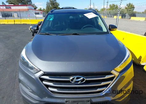 2017 Hyundai Tucson Night z USA, uszkodzony, nr VIN KM8J33A25HU482364